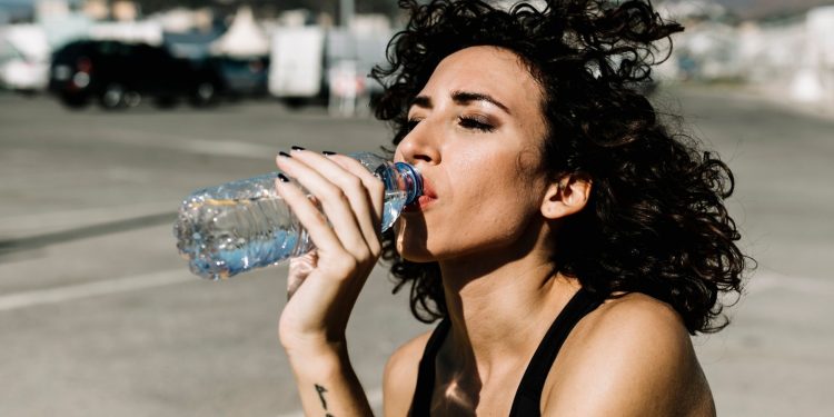 Vai ao Rock in Rio? Veja por que beber pouca água para evitar o banheiro pode ser uma cilada