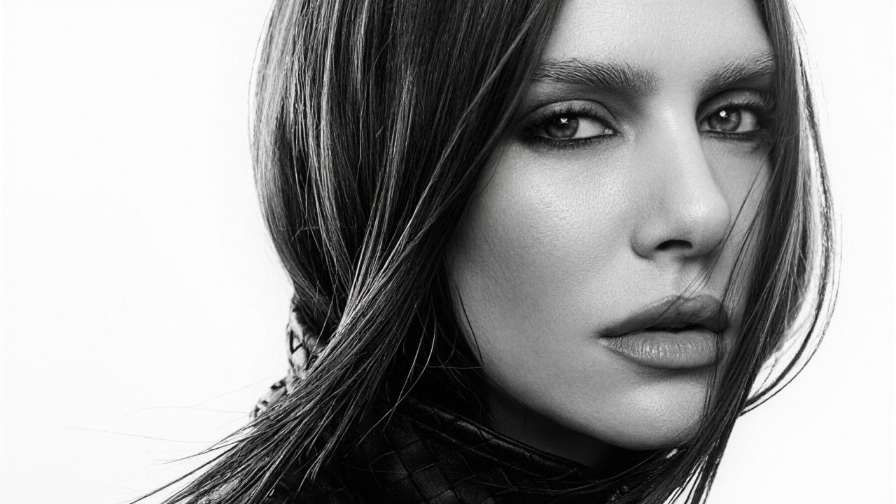Valentina Ferrer revela por que preserva o filho com J Balvin e lembra início da carreira: 'Não me sentia modelo'