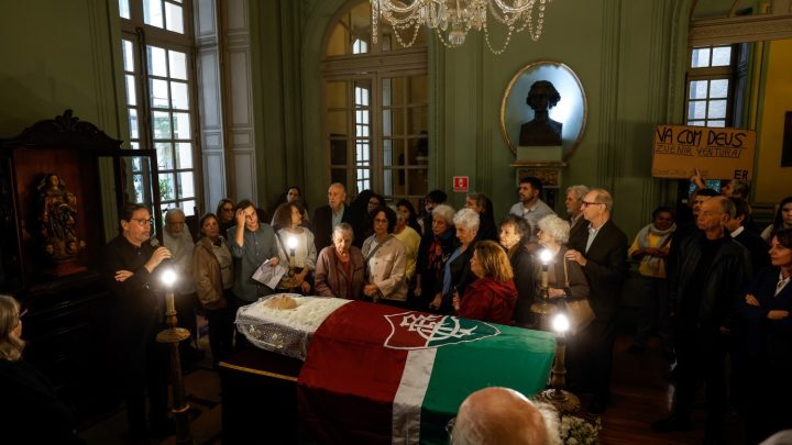 Velório de Zuenir Ventura na ABL reúne jornalistas, artistas e políticos em clima de emoção e 'luto na imprensa'