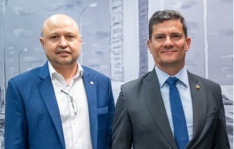 Vice de Moro repete estratégia e evita debate