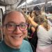 Vocalista do Biquini vai ao Rock in Rio de metrô; veja foto