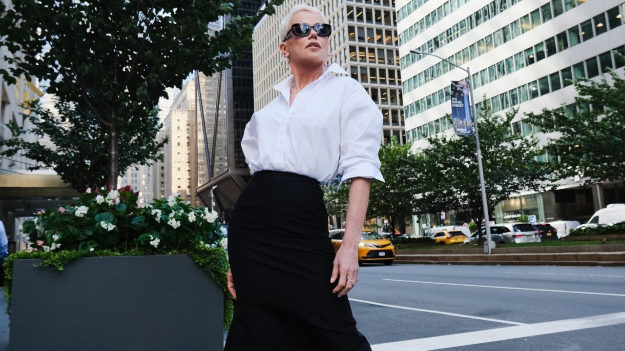 Xuxa resgata saia de Carolina Herrera comprada há mais de 30 anos em Nova York