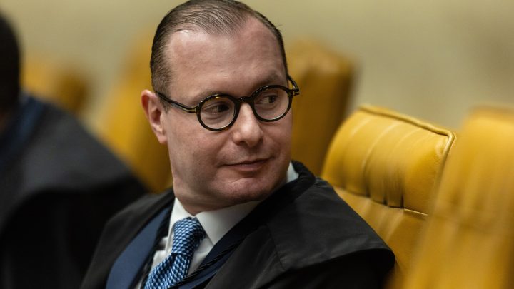 Zanin manda PF entregar a cópia do celular de Vorcaro ao seu gabinete até as 23h, após Mendonça se manifestar contra remessa