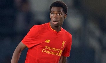 ‘Me manda uma mensagem’: ex-jogador do Liverpool usa LinkedIn para procurar novo clube