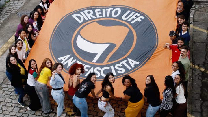 'O momento pede, temos que fazer um ato': vitória de Flávio no 1º turno mobilizou juventude e impulsionou avanço de Lula