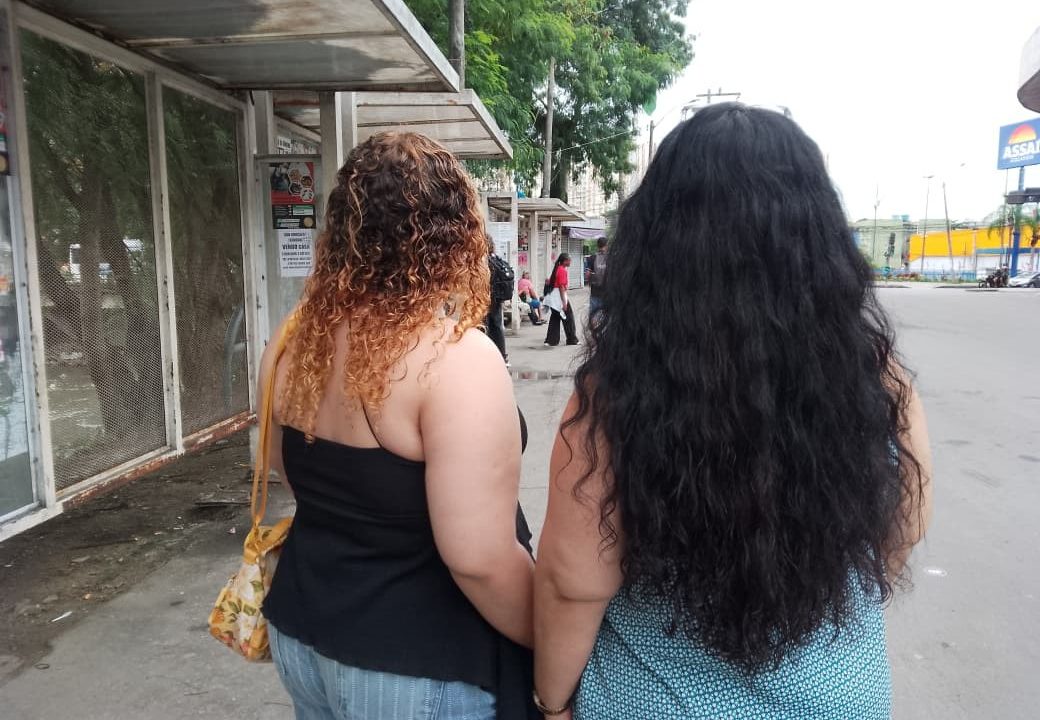 'Tive que andar 40 minutos até minha seção': espera de eleitores por ônibus em São Gonçalo (RJ) chega até uma hora