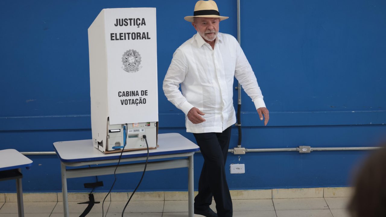 A pesquisa que vai valer é quando abrir a urna, diz Lula após votar em São Bernardo do Campo