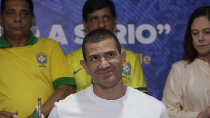 Após decisão do TSE, Ruas diz que 'eleição acabou', vê recado da população à 'velha política' e pede votos para Flávio