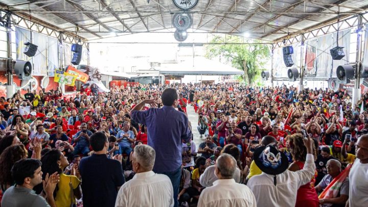 Após derrota no 1º turno, Paes se engaja em campanha de Lula no Rio