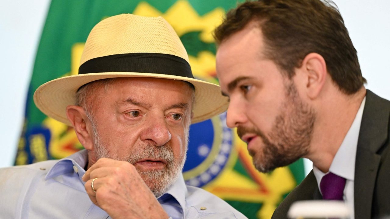 Após vitória, Lula enfrenta mercado nervoso e à espera de sinais sobre política fiscal e equipe econômica
