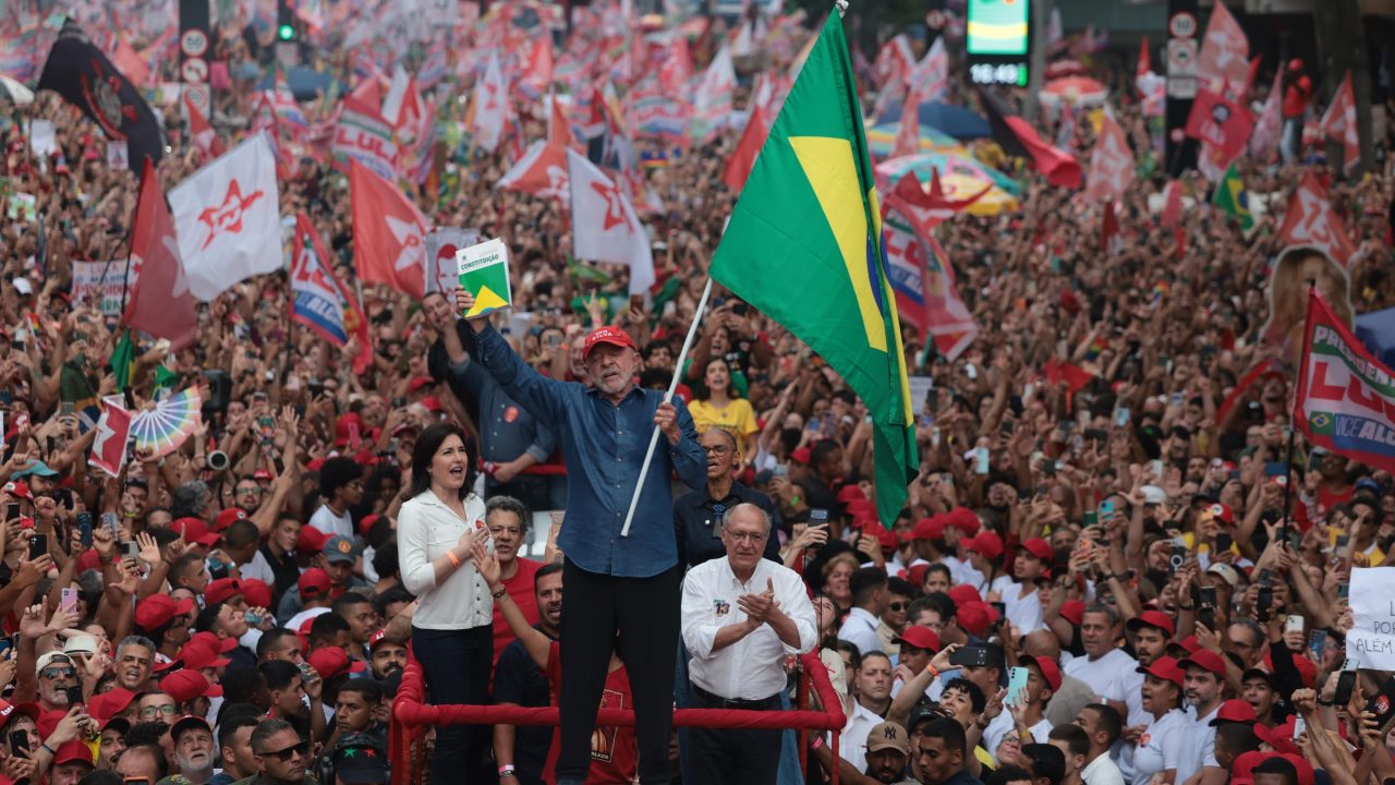 Aprovação do governo, medo dos Bolsonaro, rejeição: os sinais da Quaest que mantêm a esperança de virada entre lulistas