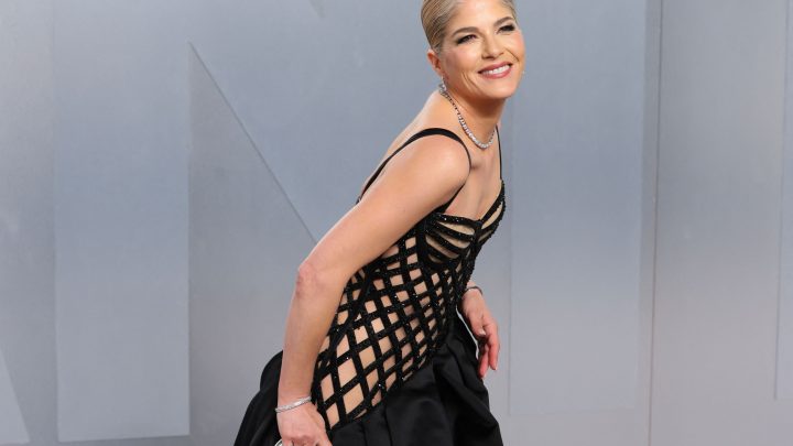 Atriz Selma Blair é detida depois de confusão com comissários em voo