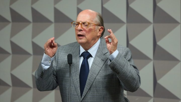 Autor de pedido de impeachment de Dilma diz que votar em Flávio é 'legitimar golpe' e pede 'cuidado com o precipício'