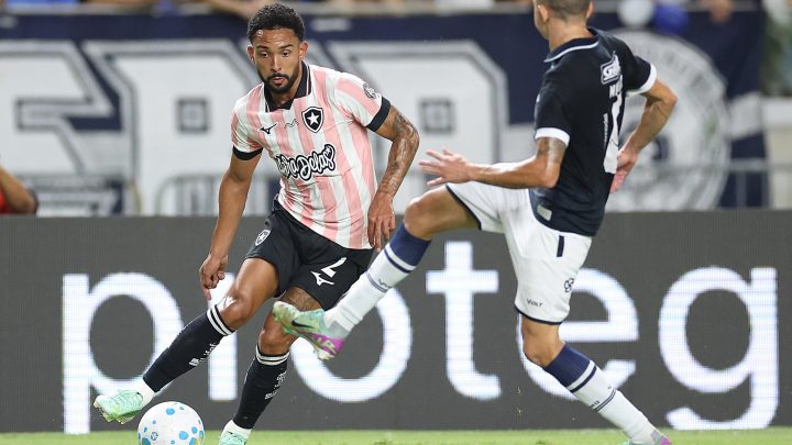 Botafogo joga mal, perde para o Remo e segue estagnado no Brasileirão