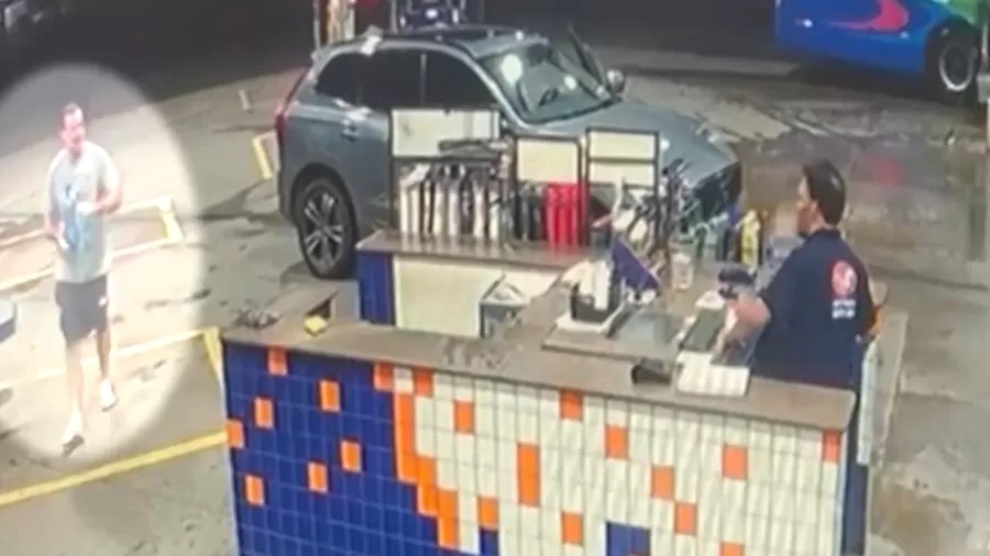 Câmeras registram juiz comprando gasolina em galão horas antes de ser encontrado morto carbonizado em SP