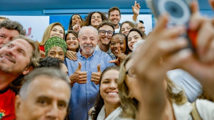 Campanha de Lula vai explorar nas redes falas de Flávio sobre mudanças na Constituição e aposta em mensagem sobre temor de fim de direitos