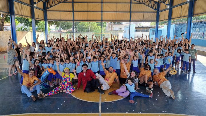 Caravana da Criança celebra 10 anos com arte nas escolas do DF