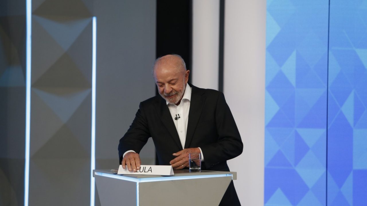 Como Lula perdeu o dedo? Após ironia de Flávio no debate da TV Globo, saiba como foi o acidente de trabalho do petista