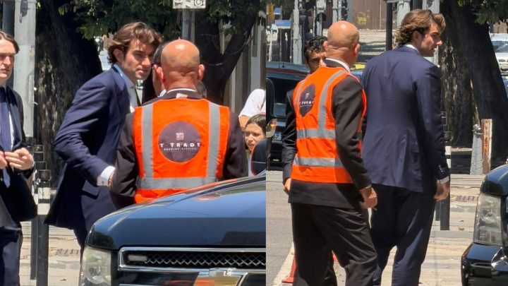 Conor Kennedy chega à igreja com padrinhos para casamento com Giulia Be no Rio