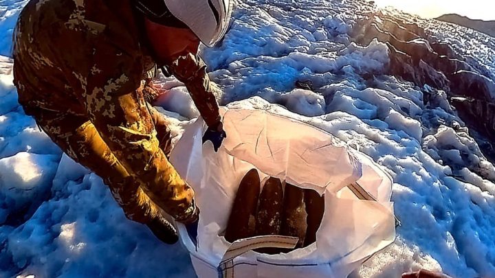Derretimento de geleiras nos Alpes italianos revela arsenal da Primeira Guerra Mundial preservados por mais de 100 anos