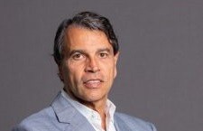 Dono de uma das maiores fortunas do Brasil, herdeiro do Grupo Votorantim faz doação a Flávio Bolsonaro