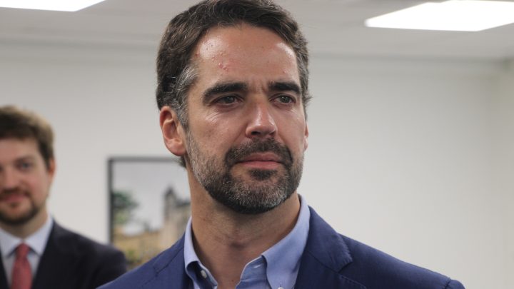 Eduardo Leite sinaliza neutralidade na disputa presidencial após derrota de sucessor para o PL no Rio Grande do Sul