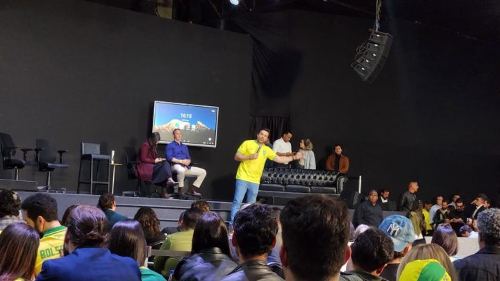 Em evento fechado com influenciadores, Flávio e Marçal definem estratégia nas redes: 'Não vamos bater em petistas, não falaremos mal do Lula'; veja vídeo