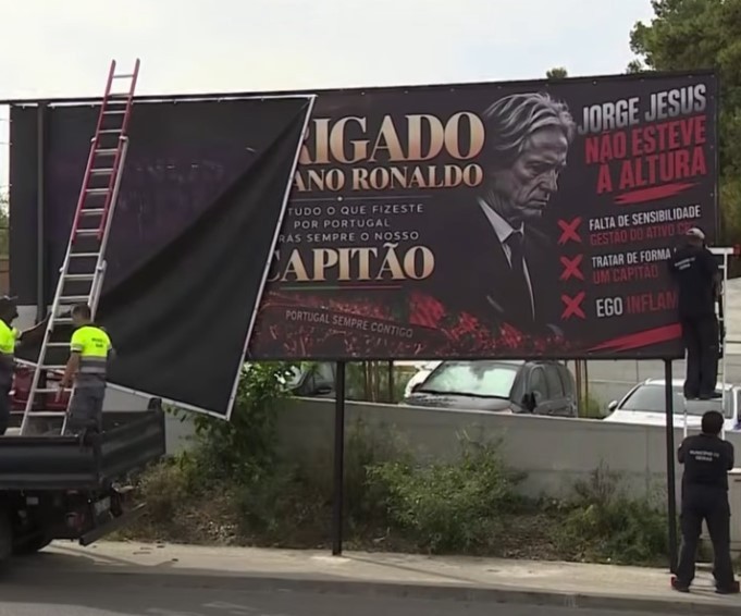 Empresário português gasta R$ 11 mil em outdoors em apoio a Cristiano Ronaldo, depois de conflito com Jorge Jesus
