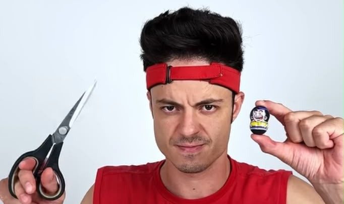 Enaldinho é processado após criança engolir peça de brinquedo