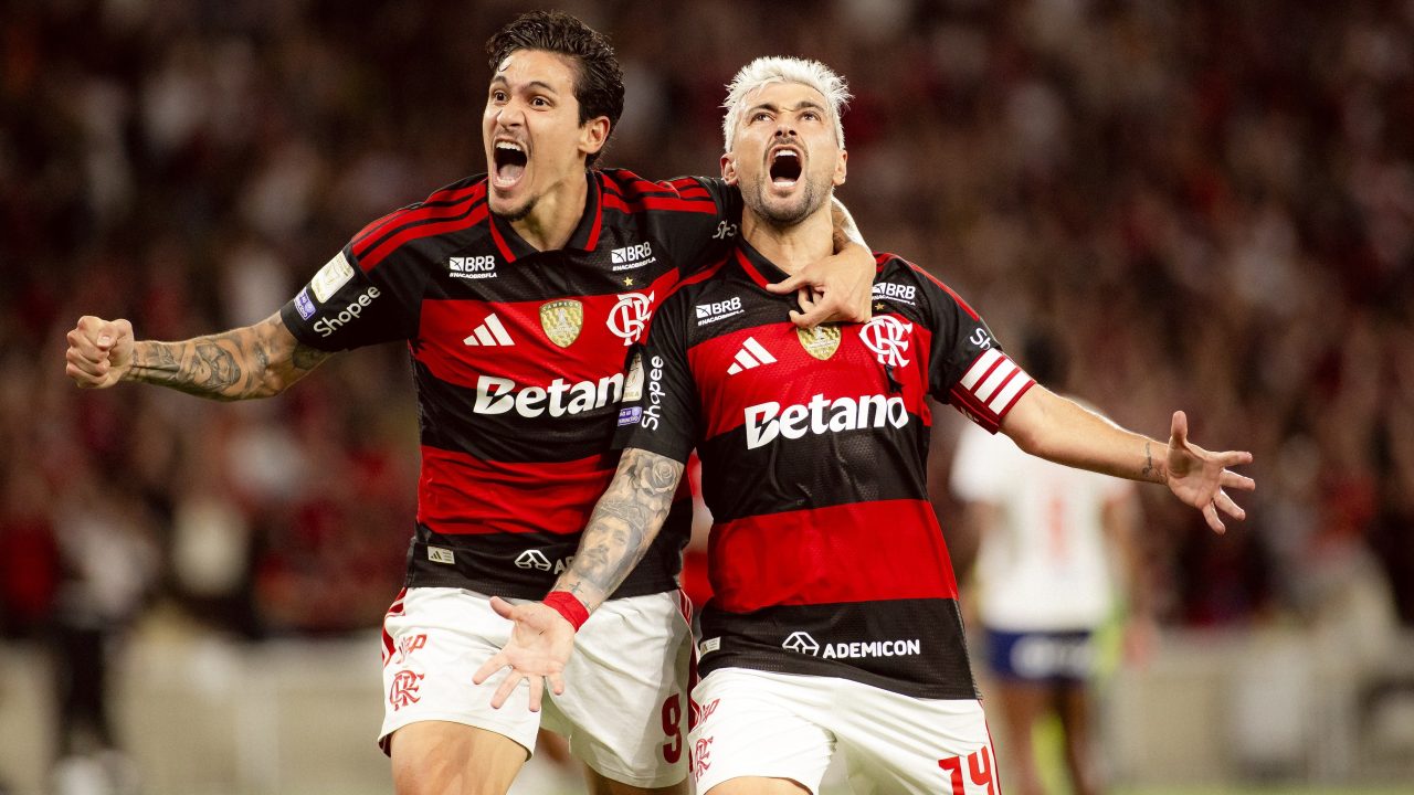 Escalação: Pedro é titular e Arrascaeta fica no banco em Flamengo x Estudiantes