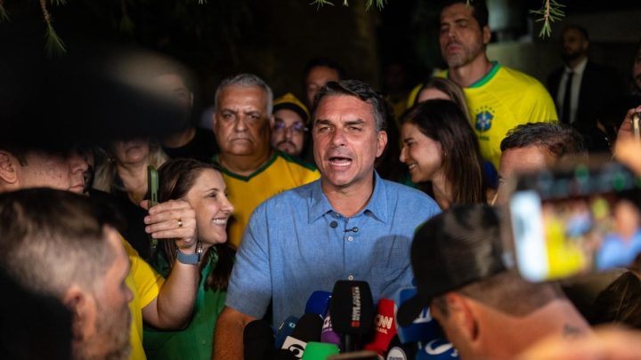 Flávio Bolsonaro renova promessa de mandato único para se contrapor a Lula e atrair aliados que miram 2030