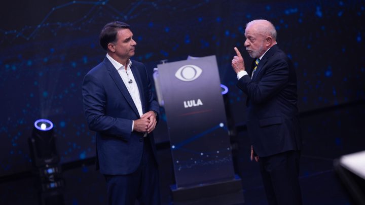 Flávio faz 'mea culpa' em debate e admite que governo Bolsonaro 'não teve o melhor resultado' na Saúde
