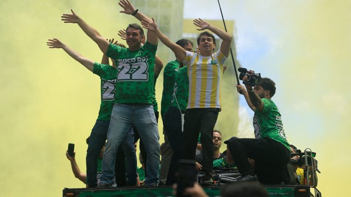 Flávio na Paulista: 'Vocês verão Jair Messias Bolsonaro colocando a faixa de presidente da República no filho dele'