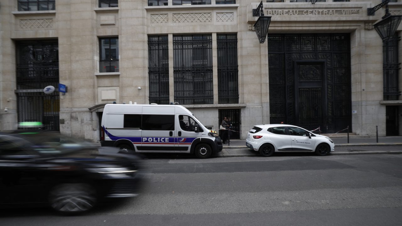 França vai suspender carteira de motoristas flagrados ao celular no volante