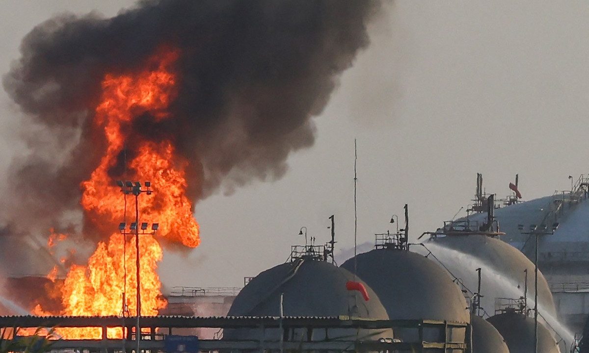 Houthis dizem ter atacado instalações de petrolífera saudita enquanto governo do Iêmen anuncia nova operação contra grupo