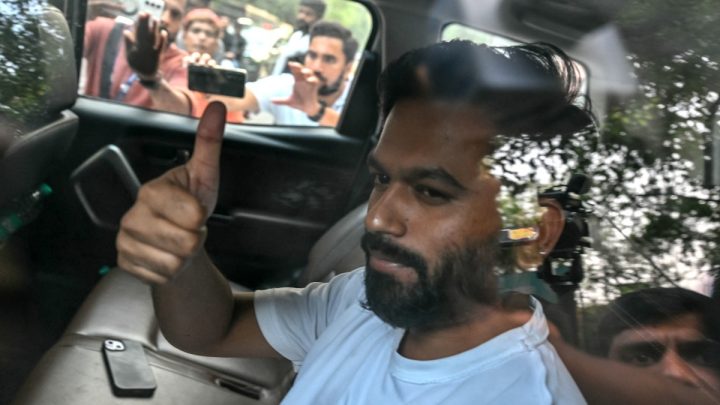 Índia liberta líder do movimento das 'baratas'
