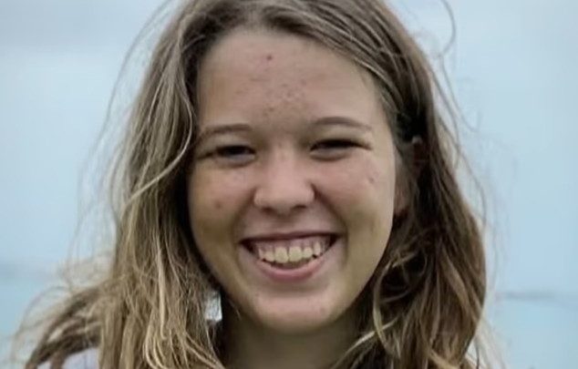 Jovem de 21 anos morre após fraturar tornozelo; pai processa hospital por negligência nos EUA