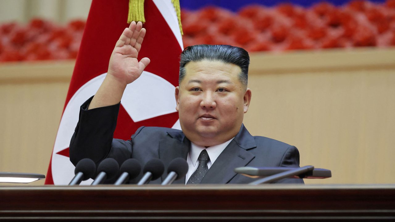 Líder norte-coreano, Kim Jong Un faz visita surpresa a cidade fronteiriça na China