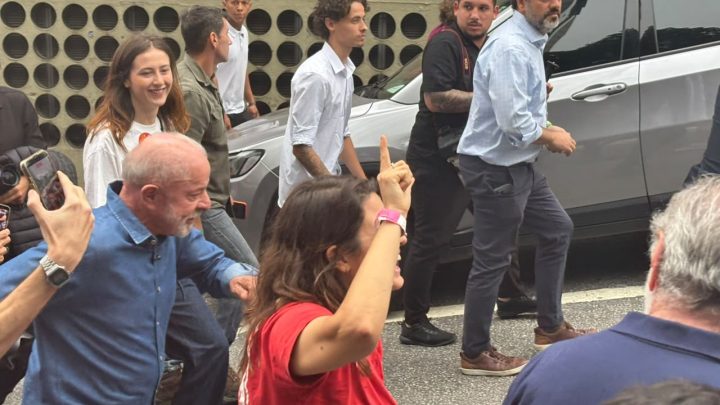 Lula critica TSE por derrubar canal de WhatsApp: 'Decisões tendenciosas contra a nossa candidatura'