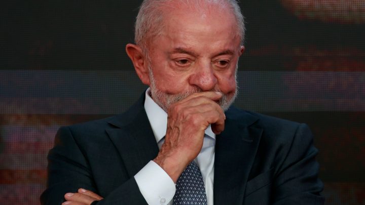 Lula faz um anúncio de medida com apelo popular a cada quatro dias às vésperas das eleições