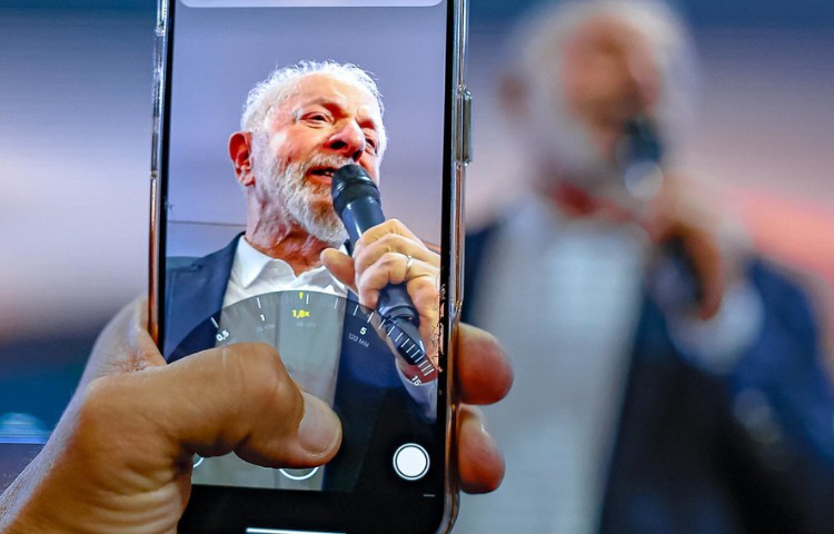 Lula tenta guinada na comunicação após ficar atrás de Flávio, e ‘influencers do PT’ ganham espaço
