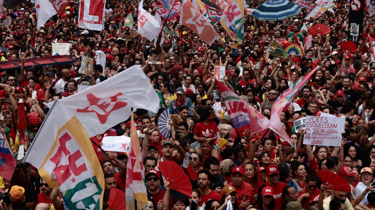Lula volta à Paulista no último dia de campanha; aposta em atos de rua marcou segundo turno