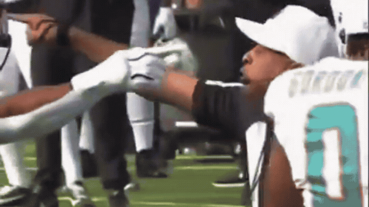 NFL suspende dois árbitros por incidentes com jogadores; um deles teria xingado jogador; vídeos