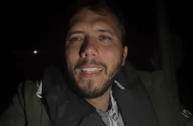 O ativista Thiago Ávila é o novo adversário de Nikolas Ferreira na Justiça