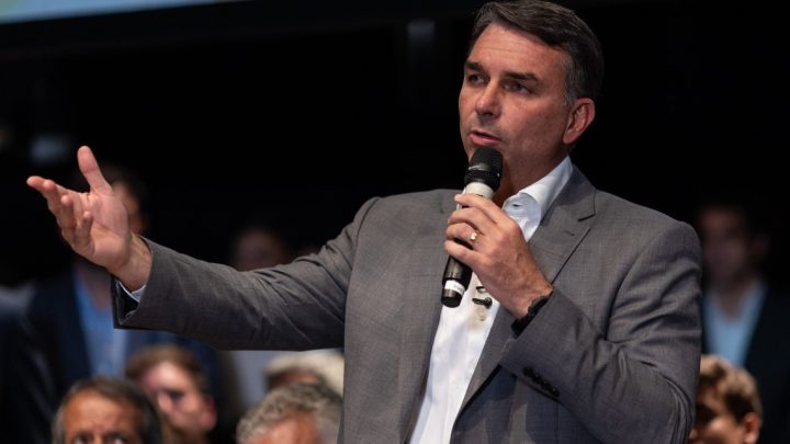 O nome favorito de Flávio Bolsonaro para a primeira vaga do STF, caso vença a eleição