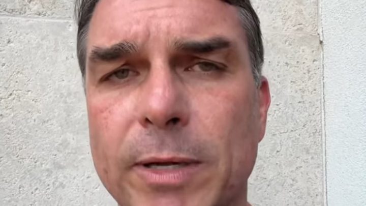 PF pediu apreensão de passaporte de Flávio Bolsonaro 7 minutos após TSE confirmar derrota nas urnas
