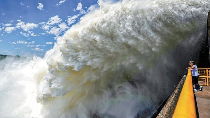 Para especialistas, acordo entre EUA e Paraguai para uso de energia de Itaipu é parte da estratégia americana para a região