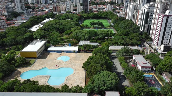 Piscinas públicas oferecem lazer e atividade física gratuita em São Paulo