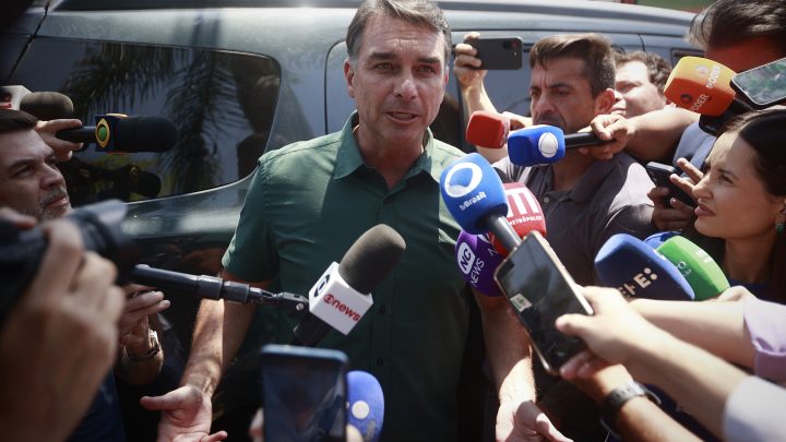 Por que Flávio Bolsonaro mudou de posição sobre PEC que acaba com a escala 6x1