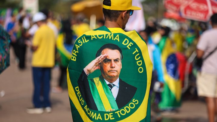 Por que parte dos jovens escolhe a direita? A juventude cansada e a promessa de mudança